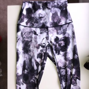 Limited edition lululemon cropped leggings!